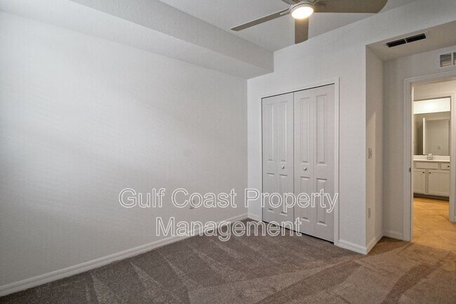 Building Photo - 5703 N Honore Ave