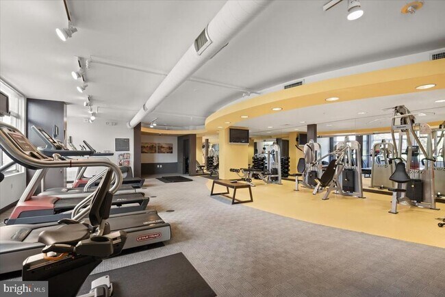 Building Photo - 3600 S Glebe Rd