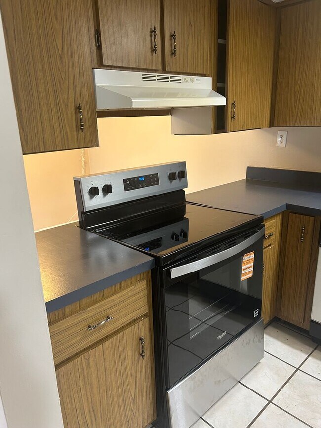 Building Photo - 1 BR 1 Bath Apt Near Downtown Eustis with W/D Hookups