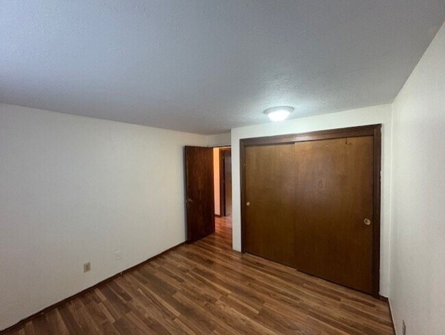 Building Photo - 3 bedroom/2 bath home