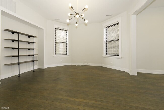 Building Photo - 3223 N Hamlin Ave