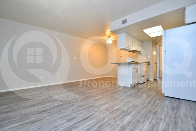 Building Photo - 3004 E Waltann Ln
