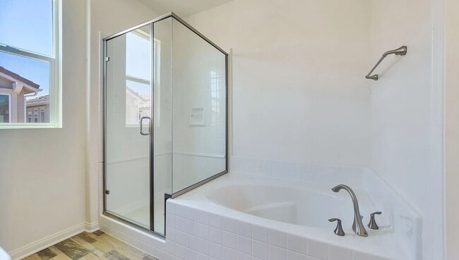 Building Photo - Spacious 4-Bedroom Home with Private Yard ...