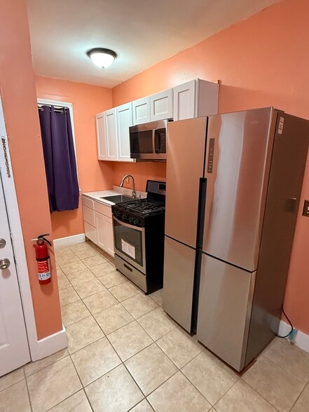 Building Photo - 292 Knight St