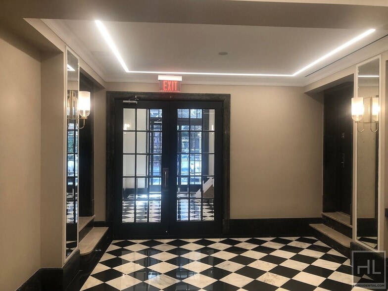 Building Photo - W 13 ST/6th Ave Well-Kept Open Plan 1BR with Elevator, Laundry & NO Broker's Fees!