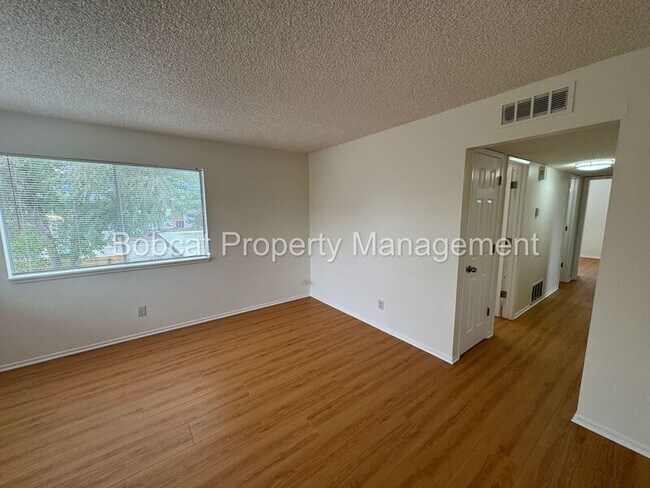 Building Photo - 1501 N Edmonds Dr