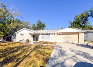 Building Photo - 1608 Robin Ln