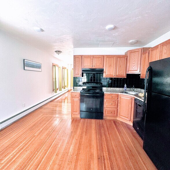 Building Photo - 2175 Dorchester Ave