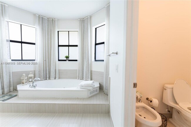 Building Photo - 10560 NW 69th Terrace