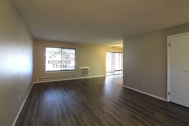 Building Photo - 2 Bedroom, 1 Bath Condo in Kennewick