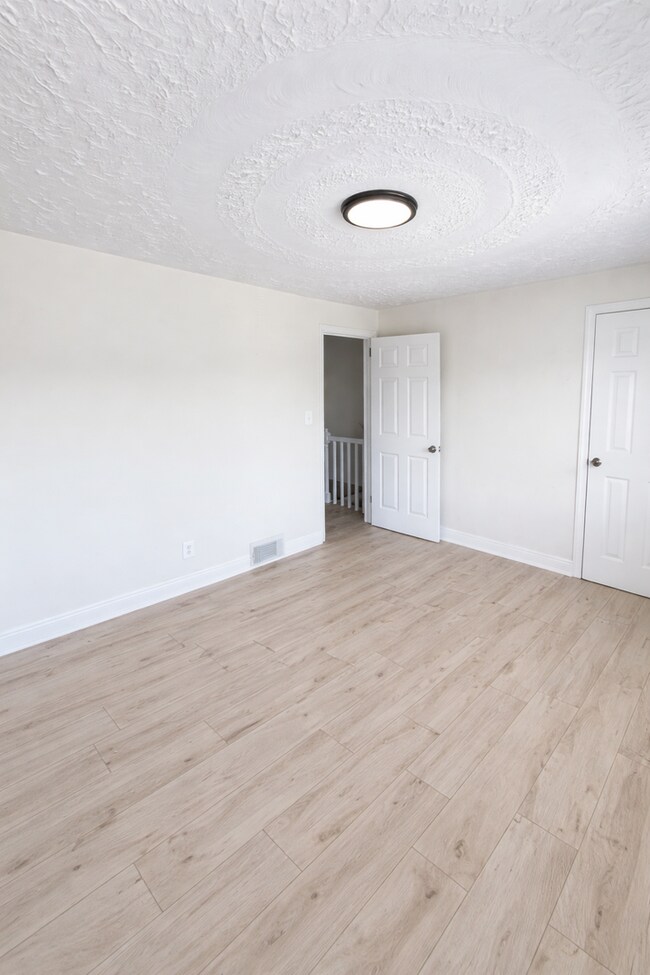 Building Photo - Renovated Home with Modern Kitchen, Basement & Natural Light