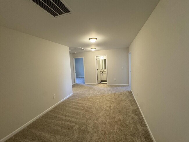 Building Photo - 4 bedroom home in Seneca