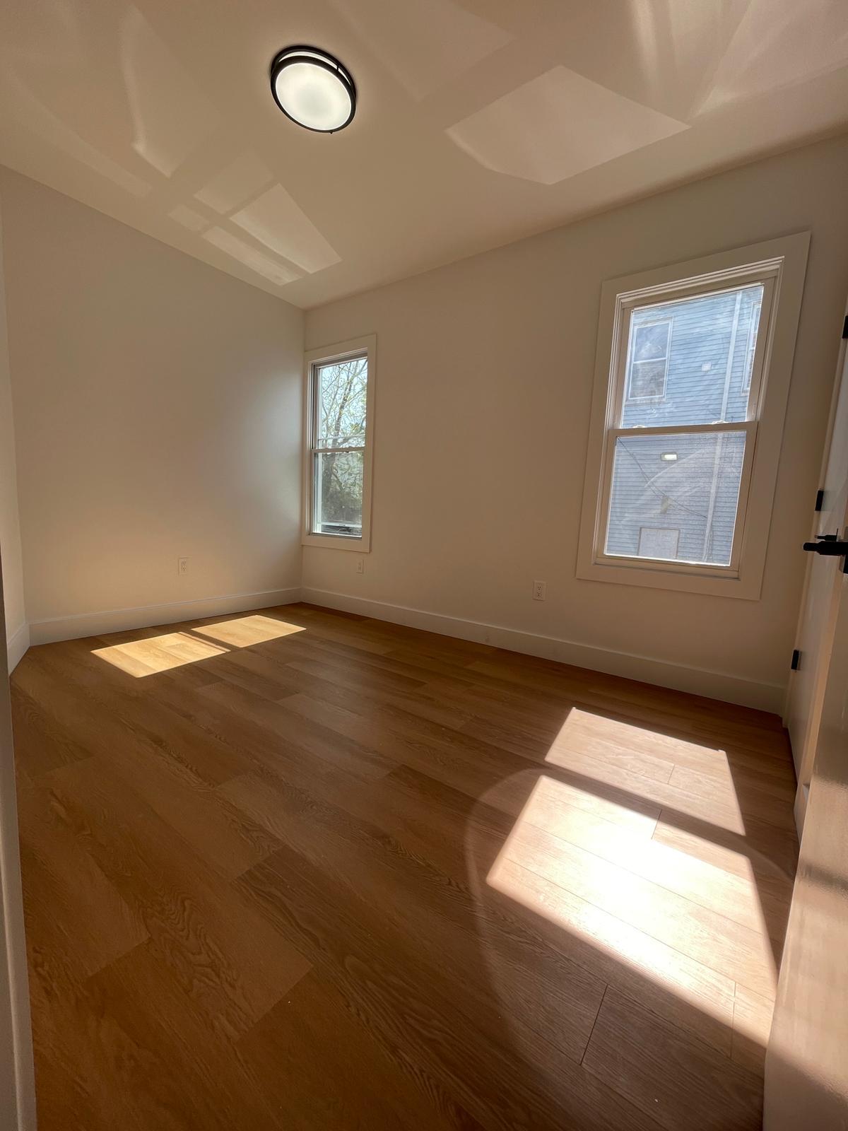 Unit 1 - 156 Woodlawn Ave