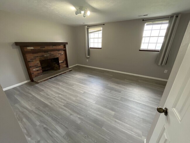 Building Photo - 615 Moss Oak Ave