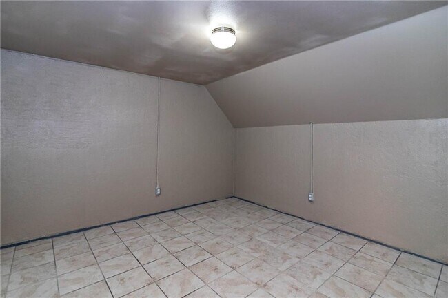 Building Photo - 328 S Duncan Ave