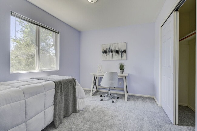 Building Photo - Charming 2-Story Home with Fireplace, Gara...