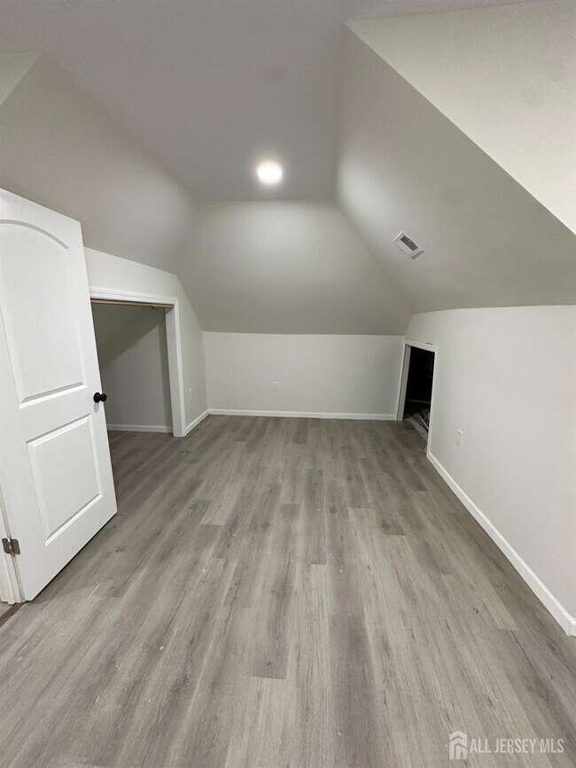 Building Photo - 112 Fairview Ave