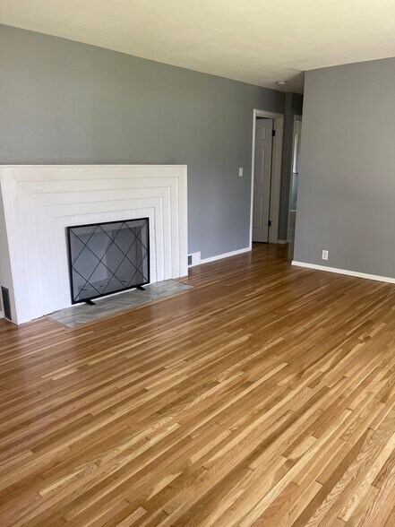 Living room - 1305 5th St S
