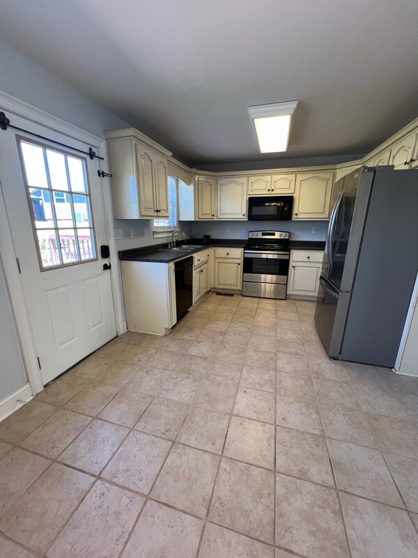 Building Photo - 2029 Armstrong Loop