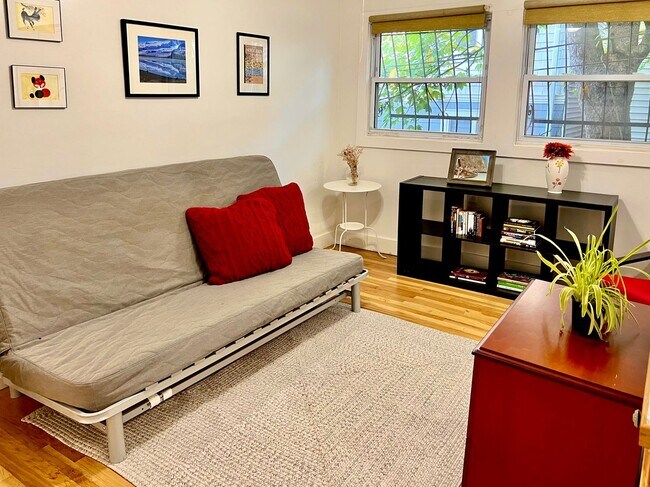 Building Photo - Modern 1-Bed in Mission Hill — All Utilities & WiFi Included!