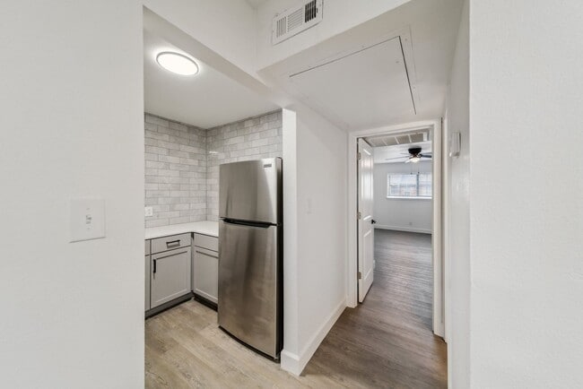 Building Photo - 1 Bed 1 Bath - Remodel