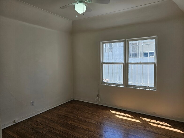 Building Photo - 751 N Edinburgh Ave