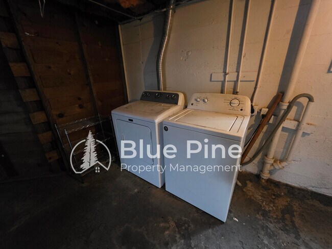 Building Photo - 485 N Higbee Ave