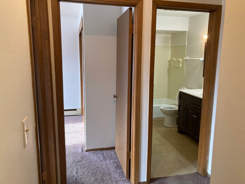 Building Photo - 10628 W Bobolink Ave