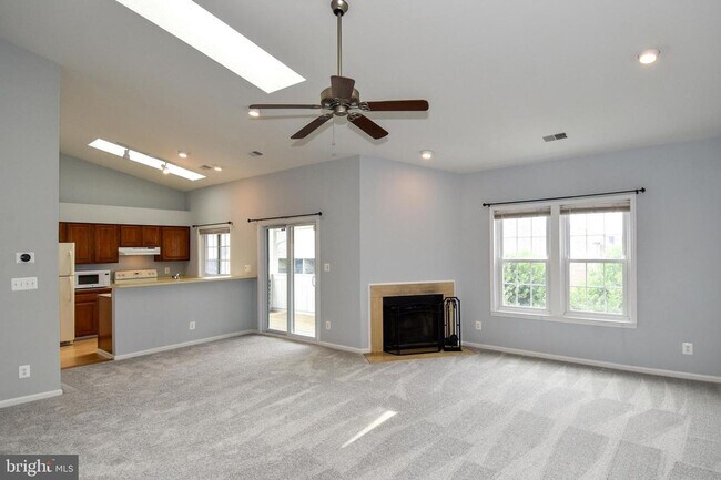Building Photo - 4056 Grays Pointe Ct