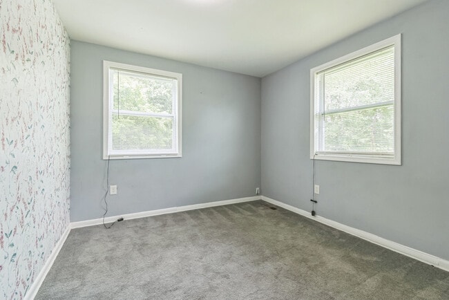 Building Photo - Pet Friendly Mid-Century Modern 4/Bedroom,...