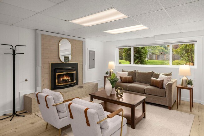 Building Photo - 5bd/3.5ba Bellevue Home