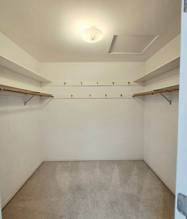 Building Photo - ***PENDING APPLICATION***Single Level 3 Bedroom, 2.5 Bath Spacious Home For Rent in Port Ludlow!