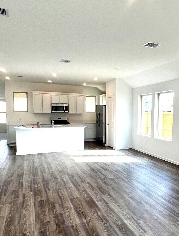 Building Photo - 22445 Mountain Pne Dr