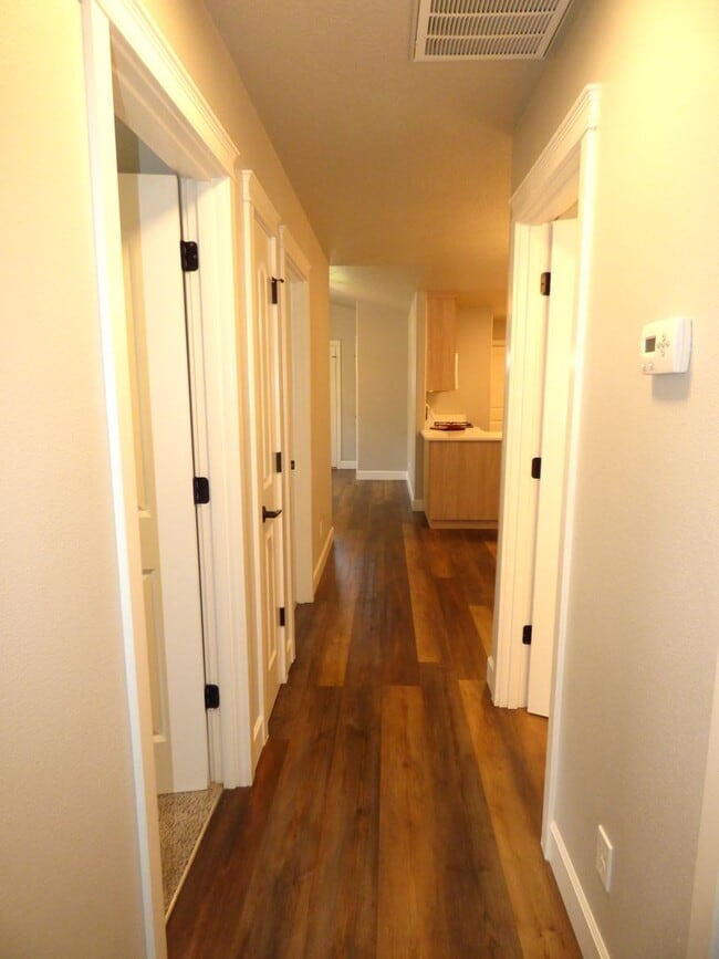 Building Photo - 3576-3578 Fisher Ct NE Salem, OR 97305