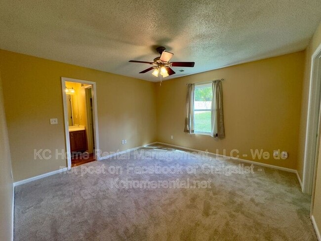 Building Photo - 8643 Melrose St