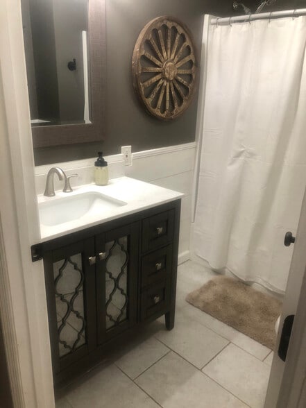 Building Photo - 404 Isbill Rd