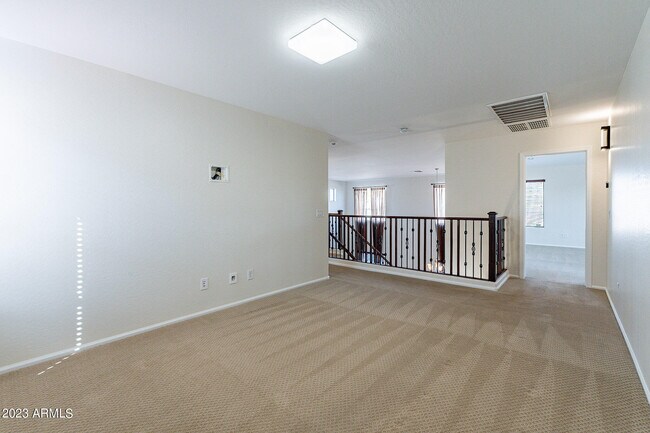 Building Photo - 2943 E Quiet Hollow Ln