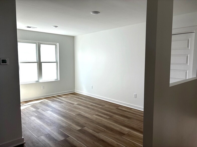 Building Photo - 1414 17th Ave S