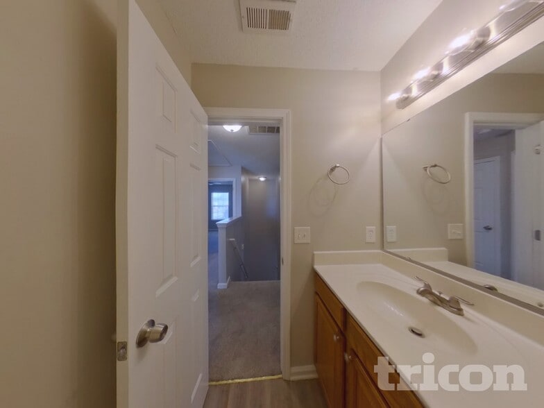 Building Photo - 500 Gingerbread Ct S