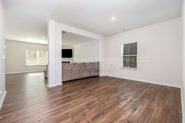 Building Photo - 10759 Adair Wds Dr