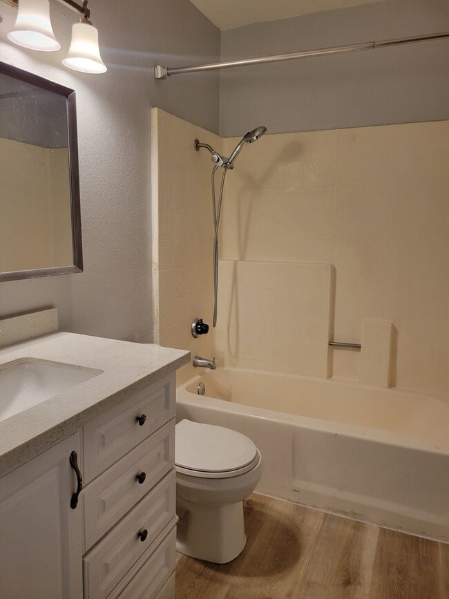 Building Photo - Home in a Quiet Neighborhood in Moreno Valley