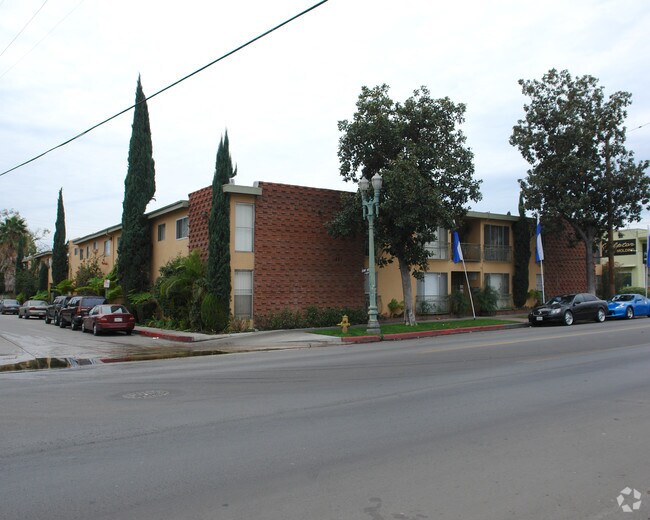 Building Photo - 10736 Magnolia Blvd