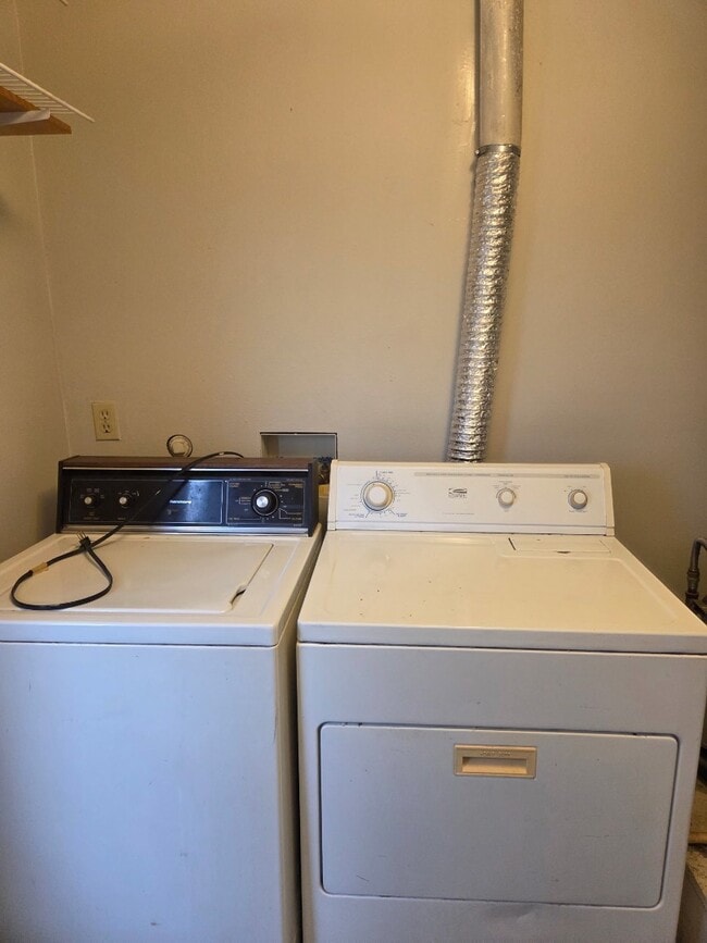 Building Photo - 315 N 1st St