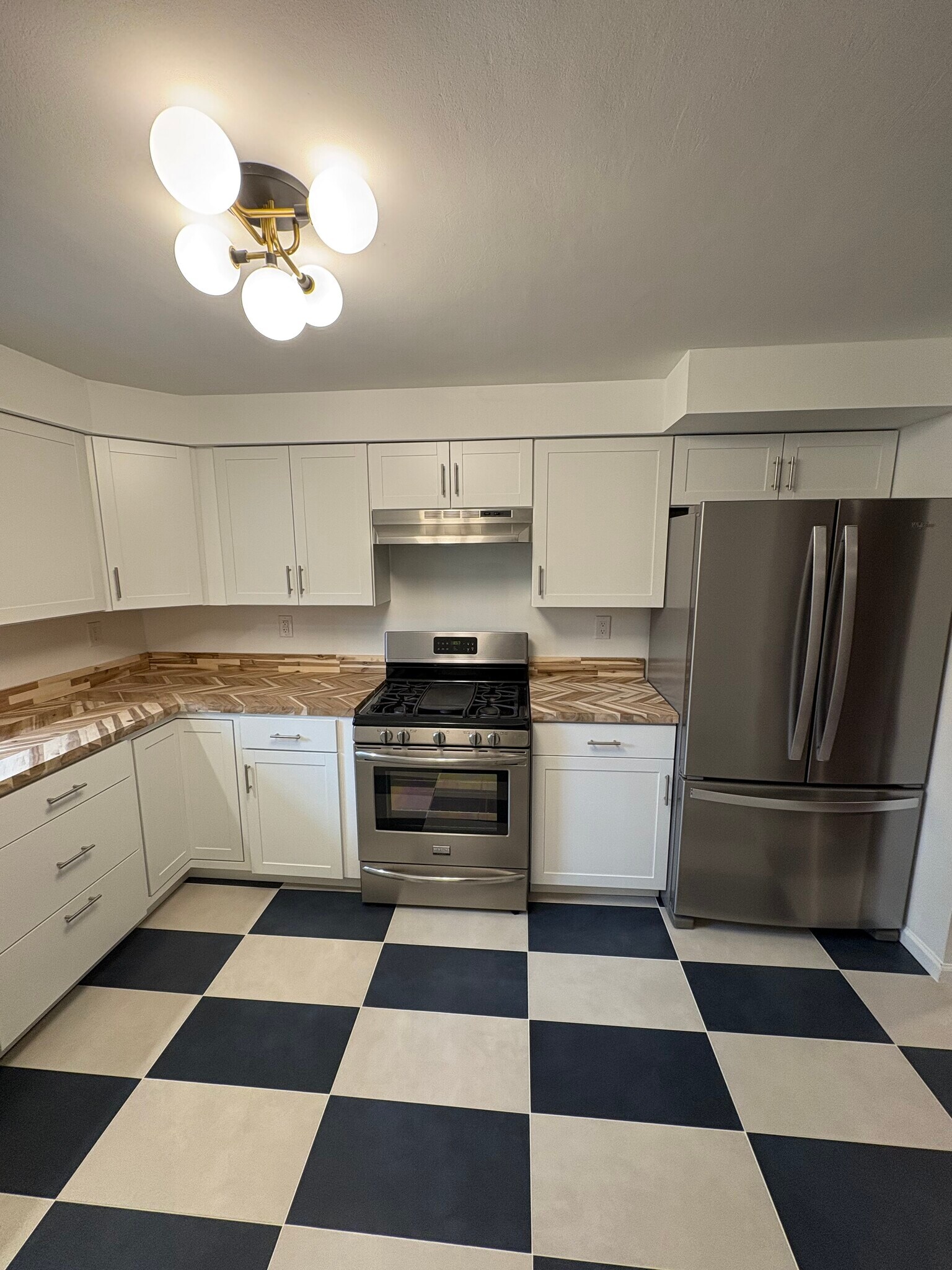 Kitchen - 166 Center Rd