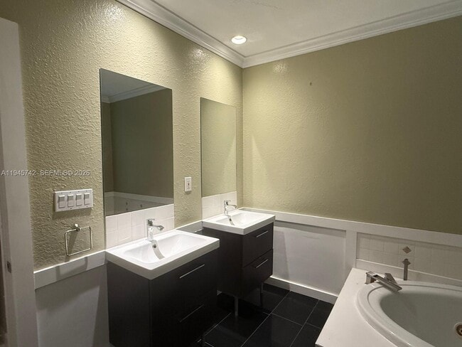 Building Photo - 2140 NE 183rd St