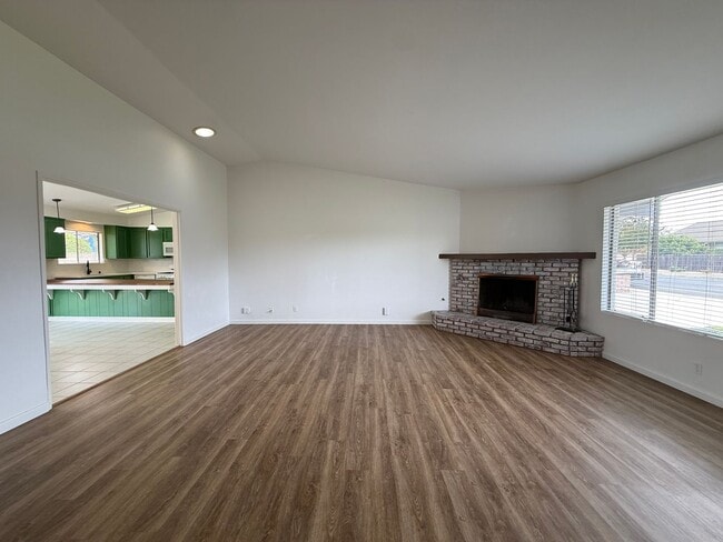 Building Photo - Pioneer Village- Large Single Story Home Near Marian Hospital/101 Frwy