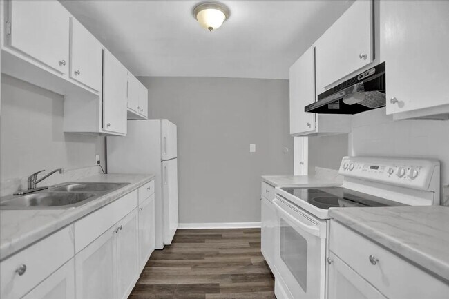 Building Photo - Beautifully Updated 1 Bed/1 Bath Apartment...
