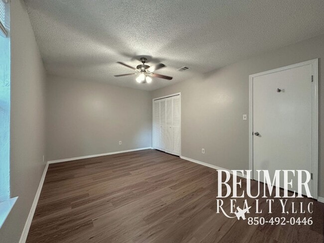 Building Photo - 4234 Baywoods Dr