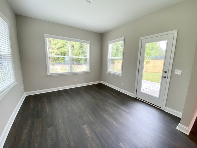 Building Photo - Three Bedroom Home in Malind Bluff!