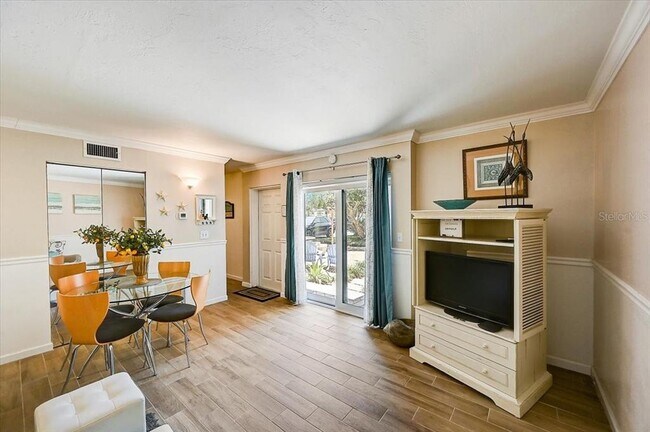 Building Photo - 722 S Boulevard of the Presidents